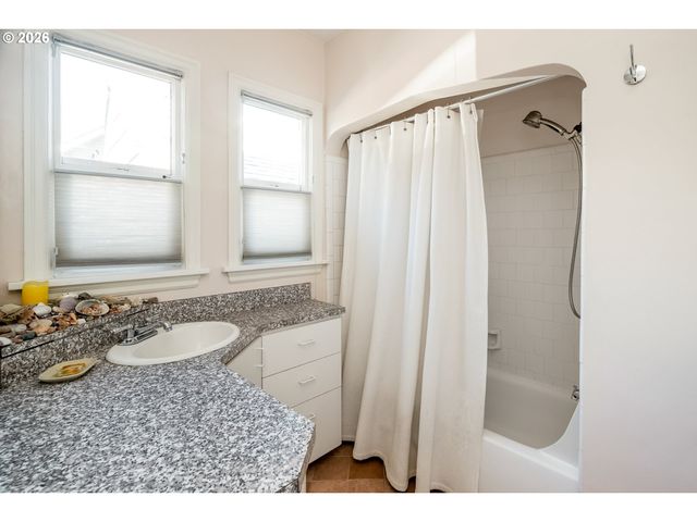 2205 Ne MASON St, Portland, OR 97211