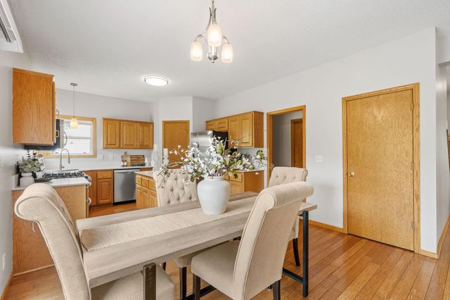 9290 Creek Way, Savage, MN 55378