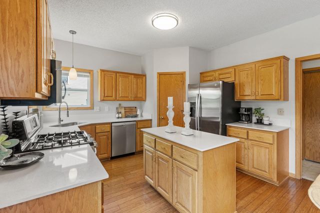 9290 Creek Way, Savage, MN 55378
