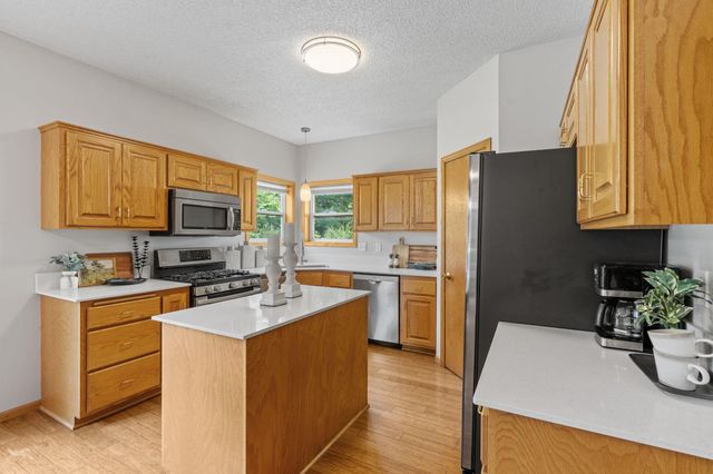 9290 Creek Way, Savage, MN 55378