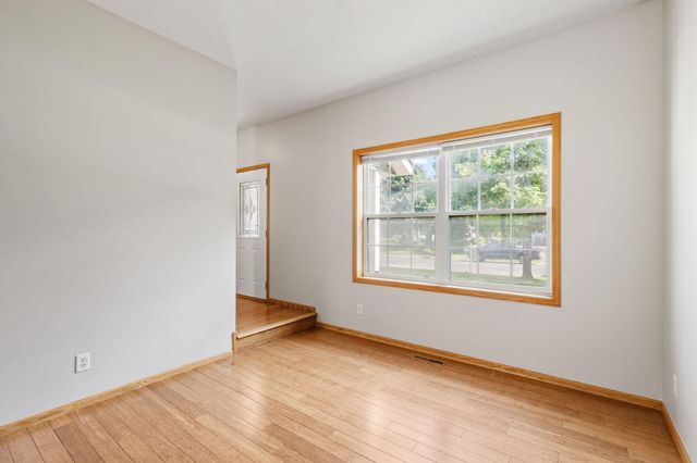 9290 Creek Way, Savage, MN 55378