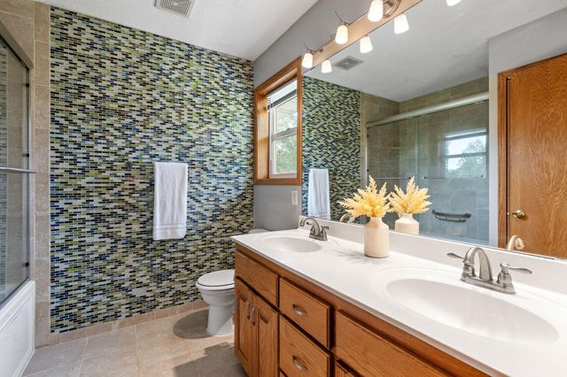 9290 Creek Way, Savage, MN 55378