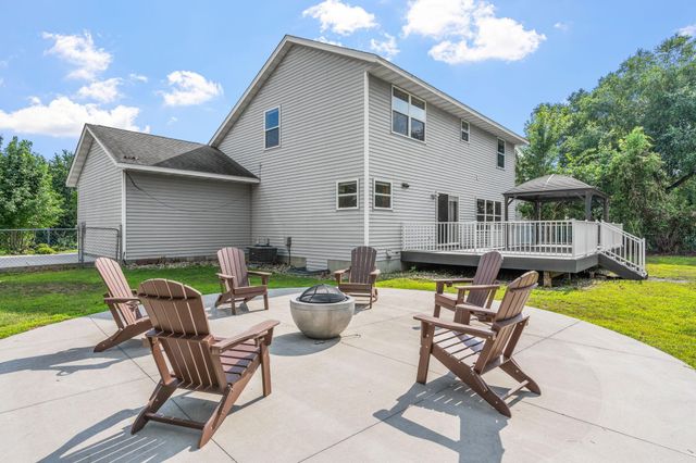 9290 Creek Way, Savage, MN 55378