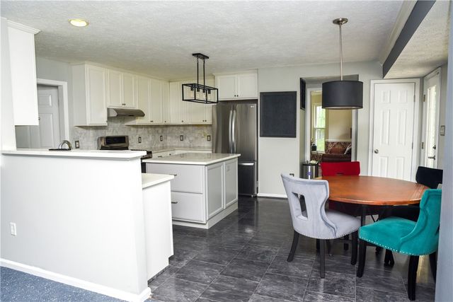 175 Valley View Dr, Rostraver, PA 15012