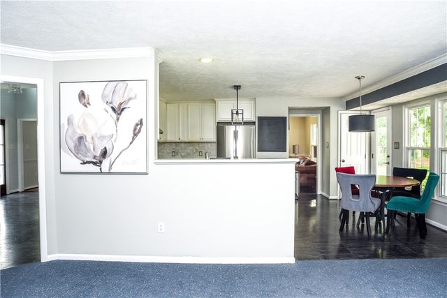 175 Valley View Dr, Rostraver, PA 15012