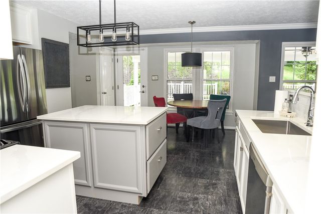 175 Valley View Dr, Rostraver, PA 15012