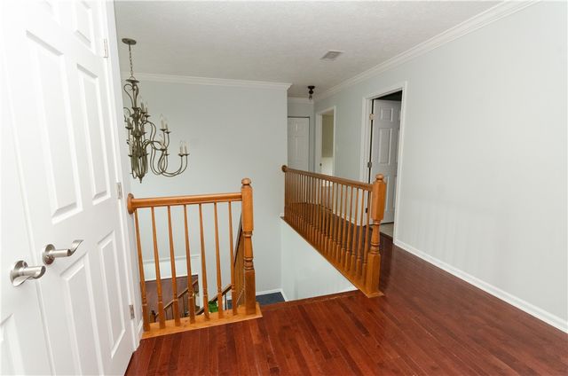 175 Valley View Dr, Rostraver, PA 15012