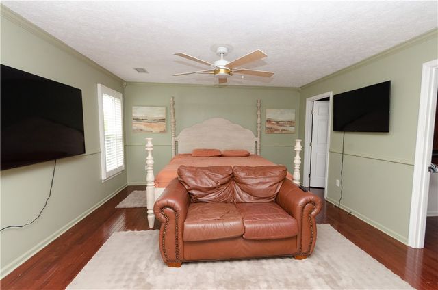175 Valley View Dr, Rostraver, PA 15012