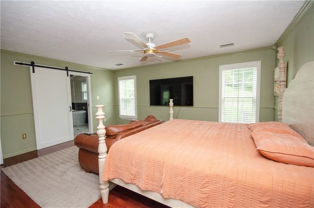175 Valley View Dr, Rostraver, PA 15012