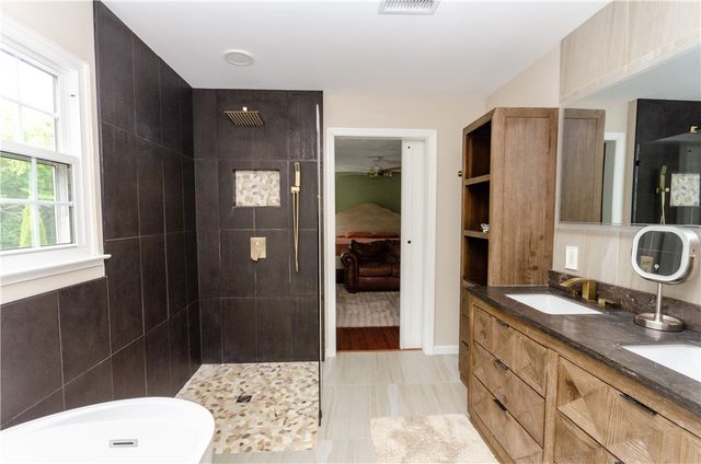 175 Valley View Dr, Rostraver, PA 15012