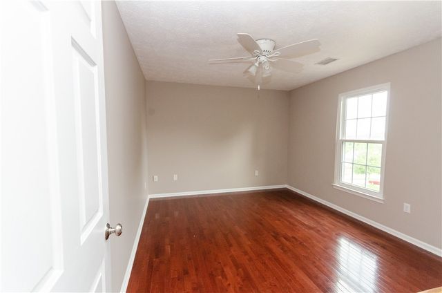 175 Valley View Dr, Rostraver, PA 15012