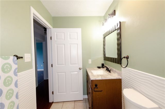 175 Valley View Dr, Rostraver, PA 15012
