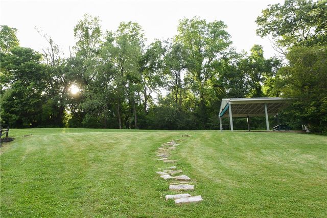 175 Valley View Dr, Rostraver, PA 15012