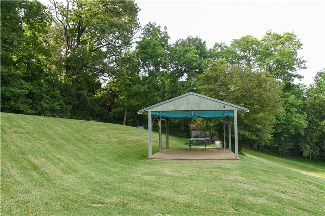 175 Valley View Dr, Rostraver, PA 15012