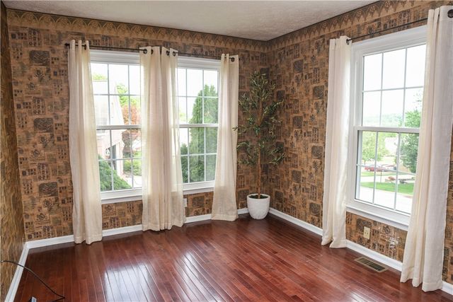 175 Valley View Dr, Rostraver, PA 15012