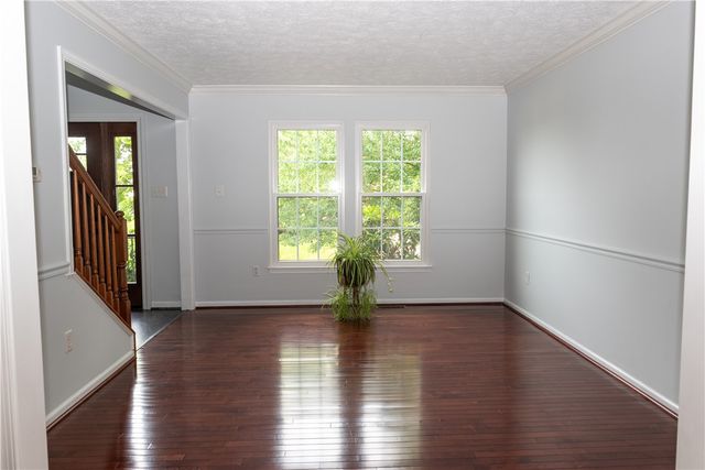 175 Valley View Dr, Rostraver, PA 15012