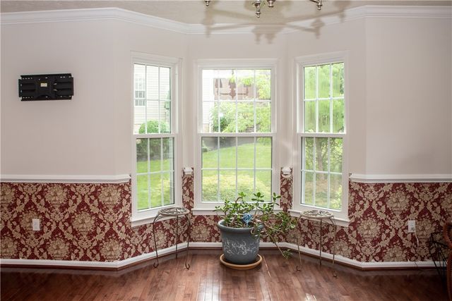 175 Valley View Dr, Rostraver, PA 15012