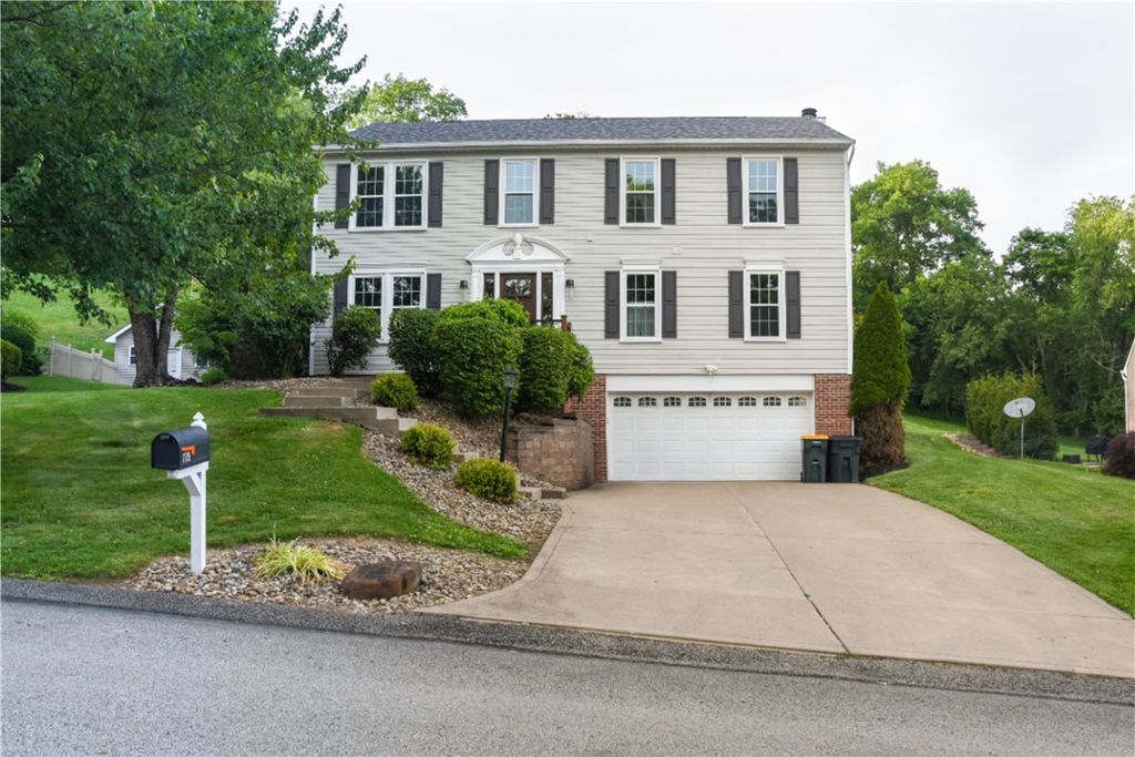 175 Valley View Dr, Rostraver, PA 15012
