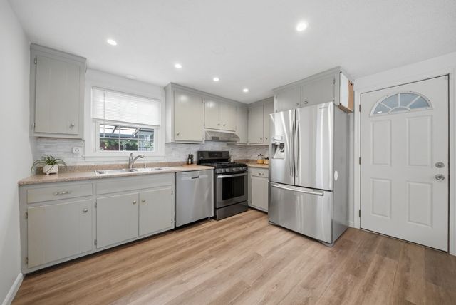 76 Mount Pleasant, Lowell, MA 01850