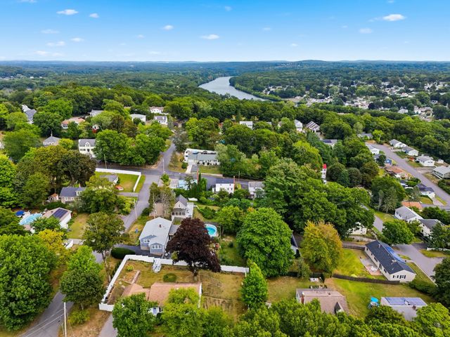 76 Mount Pleasant, Lowell, MA 01850