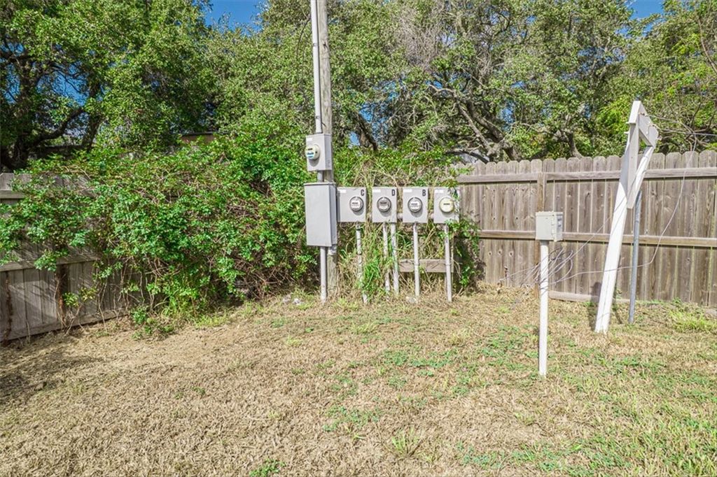 503 N Verne St, Rockport, TX 78382 — photo 2