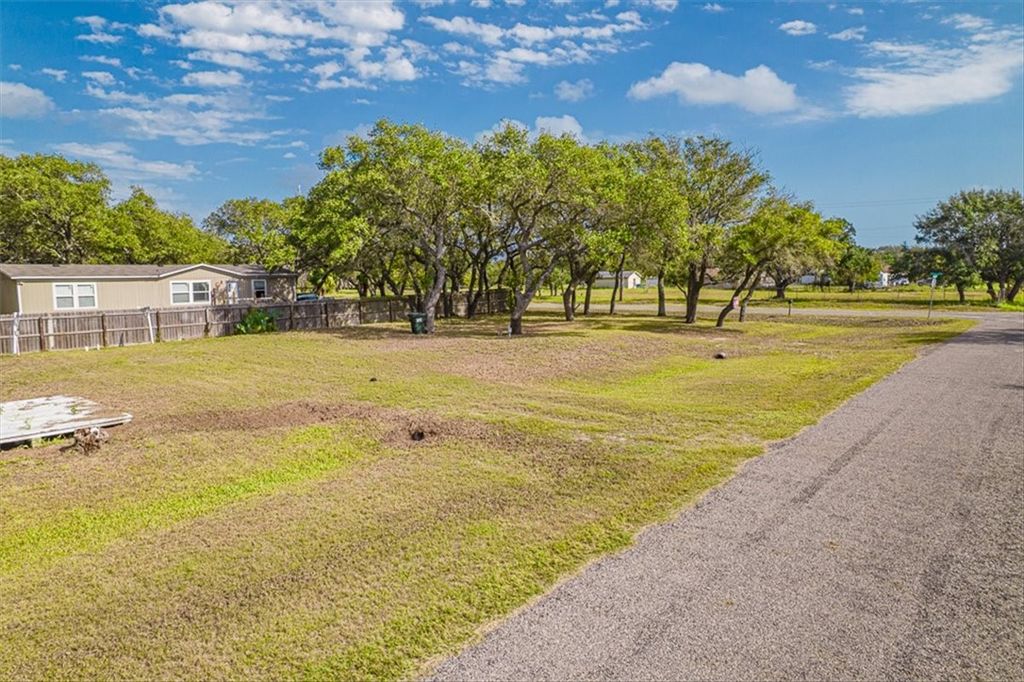 503 N Verne St, Rockport, TX 78382 — photo 5