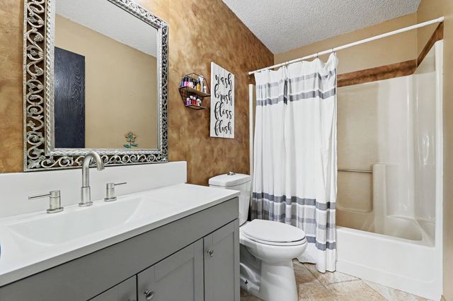 11614 W Delano Ct, Wichita, KS 67212