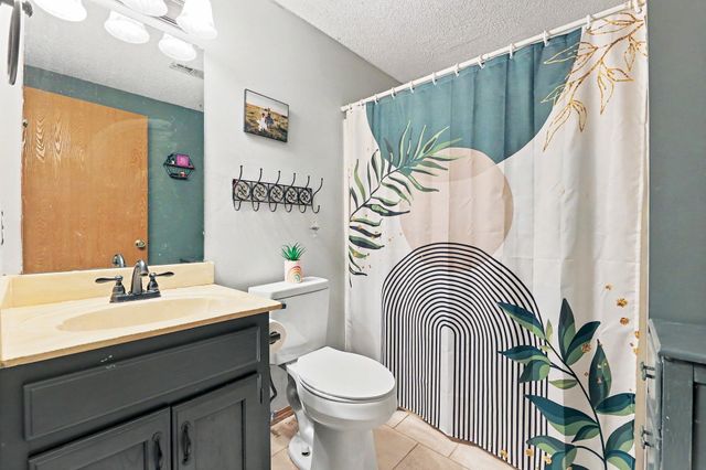 11614 W Delano Ct, Wichita, KS 67212