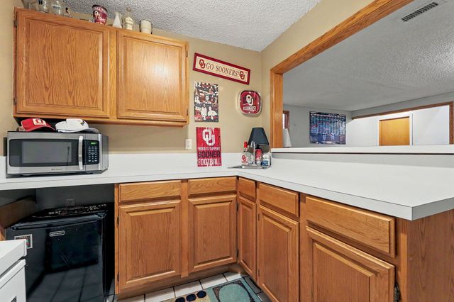 11614 W Delano Ct, Wichita, KS 67212