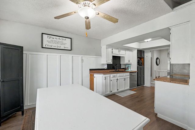 11614 W Delano Ct, Wichita, KS 67212