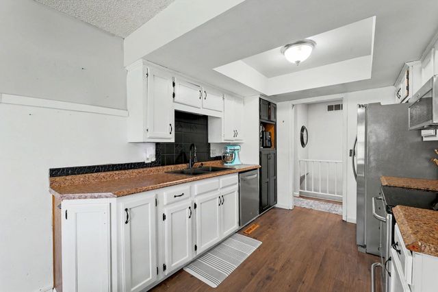 11614 W Delano Ct, Wichita, KS 67212