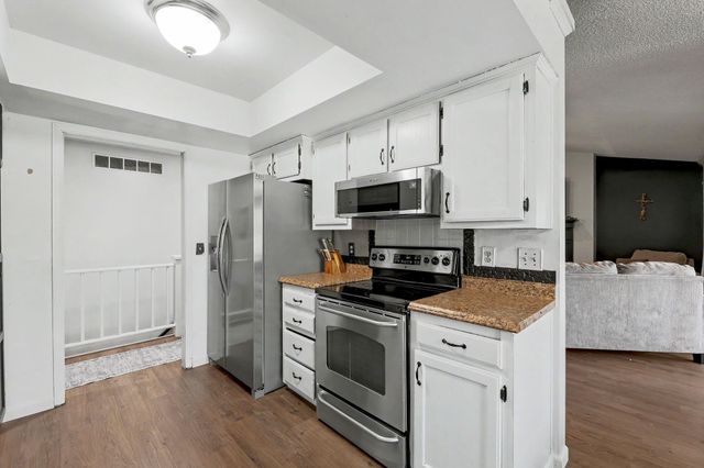 11614 W Delano Ct, Wichita, KS 67212