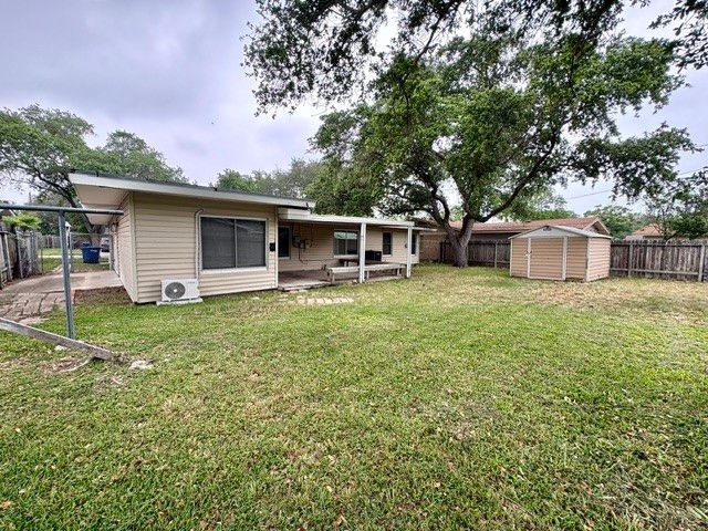 929 Dolphin Pl, Corpus Christi, TX 78411