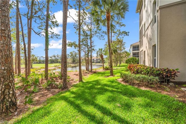 8253 Parkstone PL 106, Naples, FL 34120