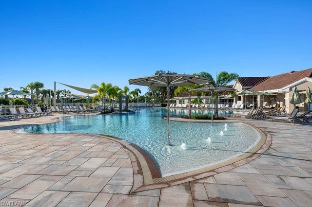 8253 Parkstone PL 106, Naples, FL 34120