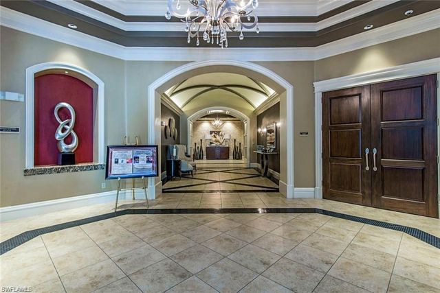 8253 Parkstone PL 106, Naples, FL 34120