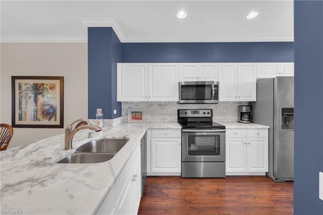 8253 Parkstone PL 106, Naples, FL 34120