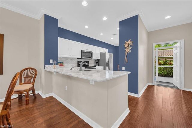 8253 Parkstone PL 106, Naples, FL 34120