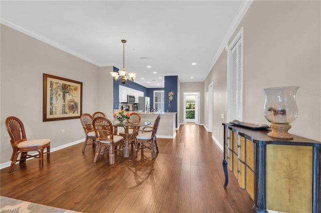 8253 Parkstone PL 106, Naples, FL 34120