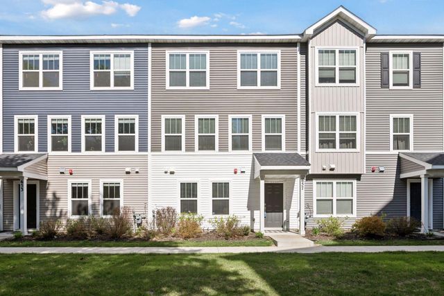 657 Village Drive 03, New Brighton, MN 55112