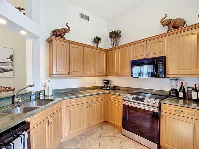 2860 CITRUS LAKE DR R-202, Naples, FL 34109