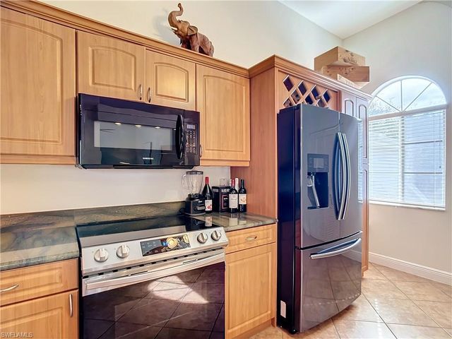 2860 CITRUS LAKE DR R-202, Naples, FL 34109
