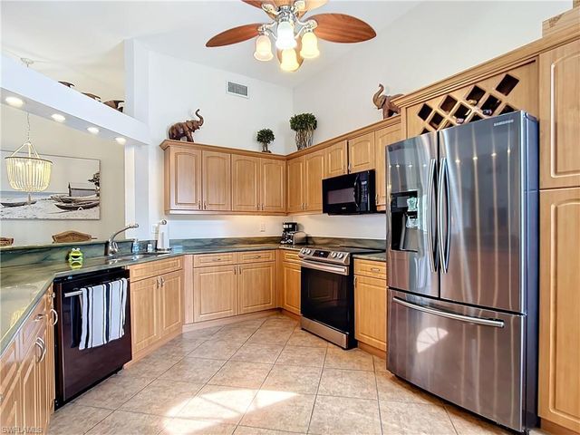 2860 CITRUS LAKE DR R-202, Naples, FL 34109