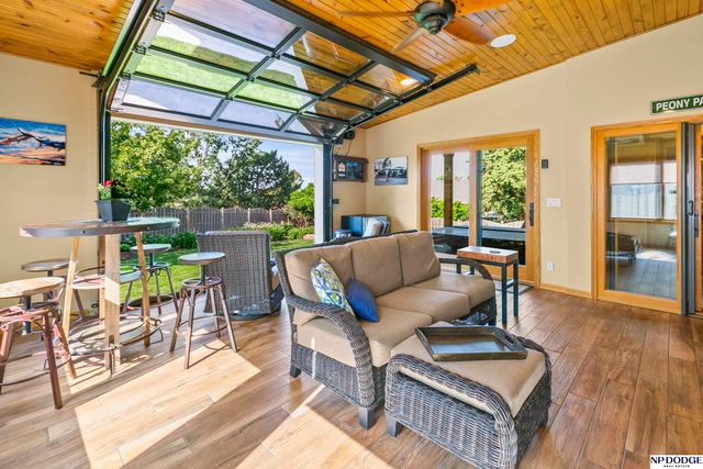 10583 Adams Drive, Omaha, NE 68127