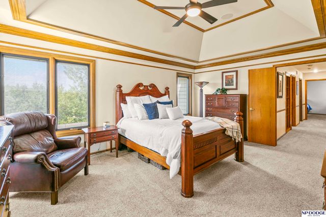 10583 Adams Drive, Omaha, NE 68127