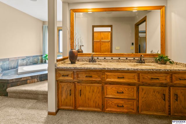 10583 Adams Drive, Omaha, NE 68127