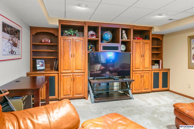 10583 Adams Drive, Omaha, NE 68127