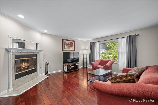 2614 Crystal Lake Road, Cary, IL 60013