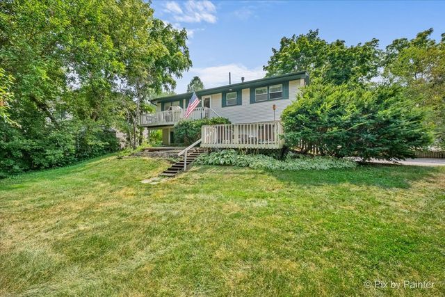 2614 Crystal Lake Road, Cary, IL 60013