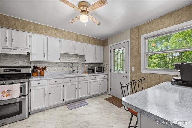 2614 Crystal Lake Road, Cary, IL 60013
